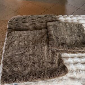 Pottery Barn EUC set of 3 ruched faux fur pillow 2 Euro covers/1 small Walnut.